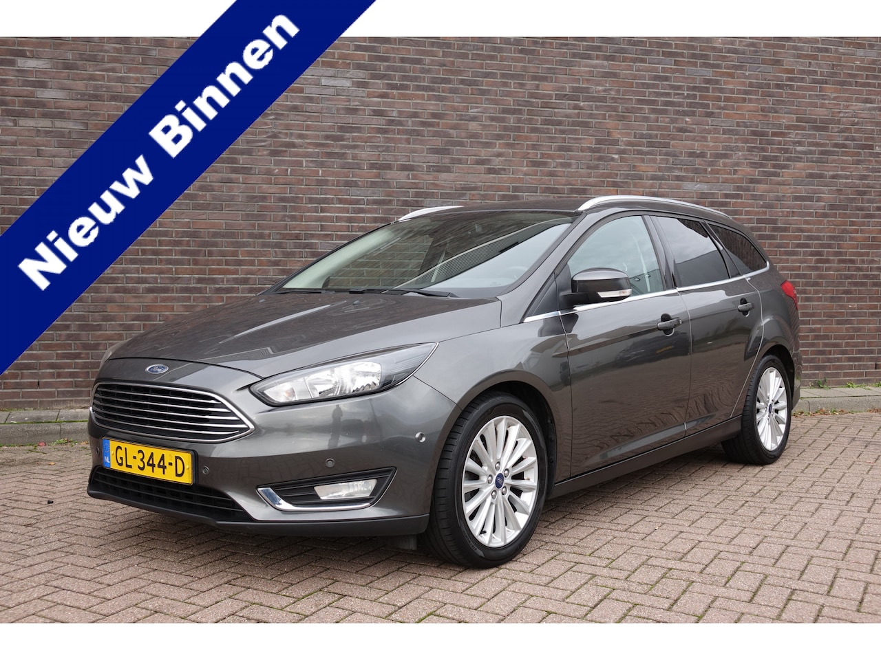 Ford Focus Wagon - 1.0 Titanium Edition 1.0 Titanium Edition, navigatie, parkeerass, nieuwe koppeling met drukgroep Prachtige auto - AutoWereld.nl