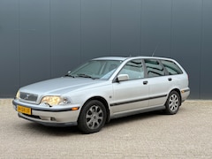 Volvo V40 - 2.0 Dynamic, Origineel NL, Airco, Schuifdak, Trekhaak, 1e eigenaar