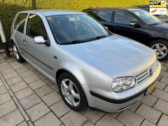 Volkswagen Golf - 1.6-16V Trendline *AUTO ROOKT, VERDER ZEER NETJES