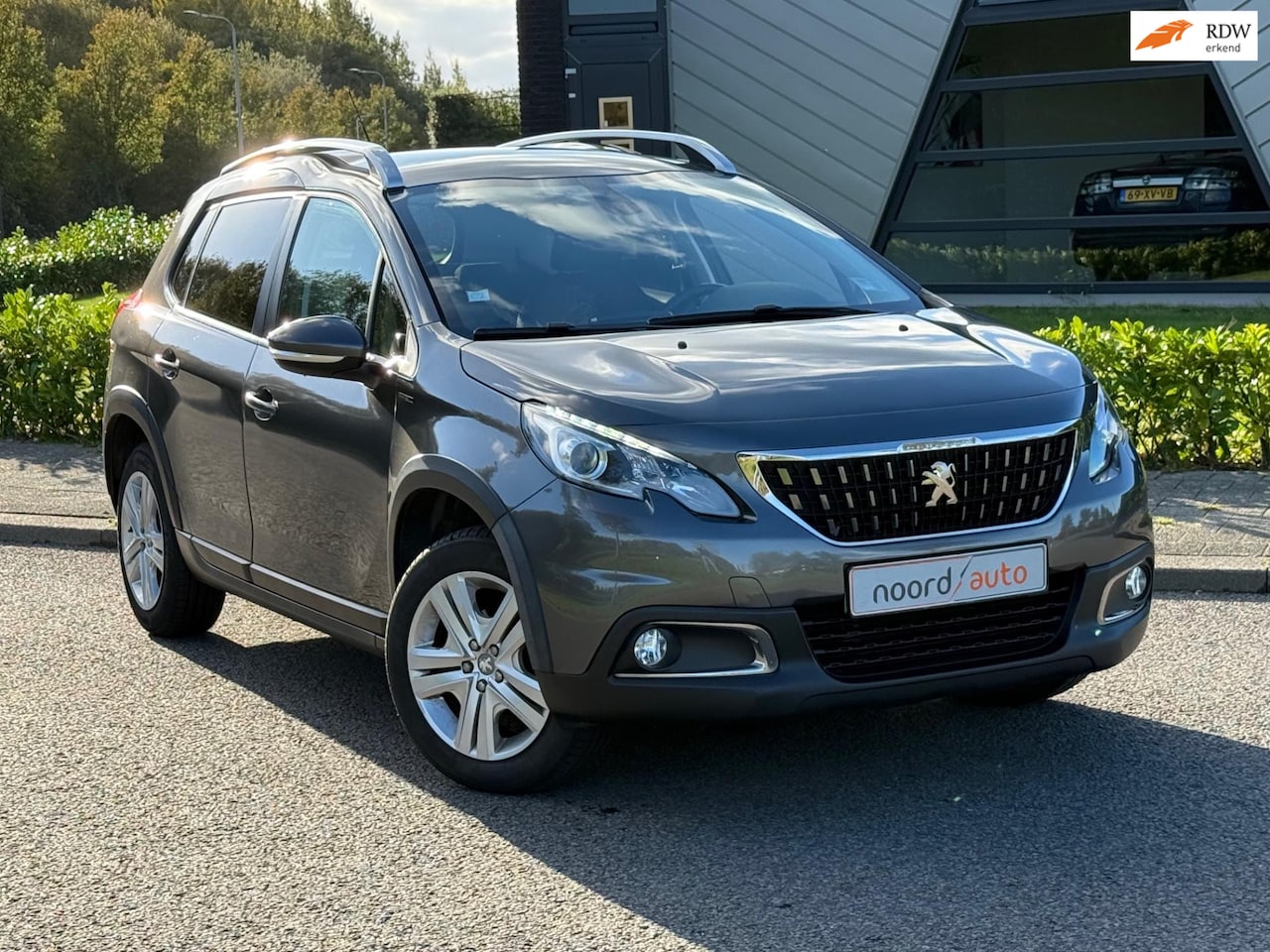 Peugeot 2008 - 1.2 PureTech Allure | Airco | Navi | Cruise - AutoWereld.nl