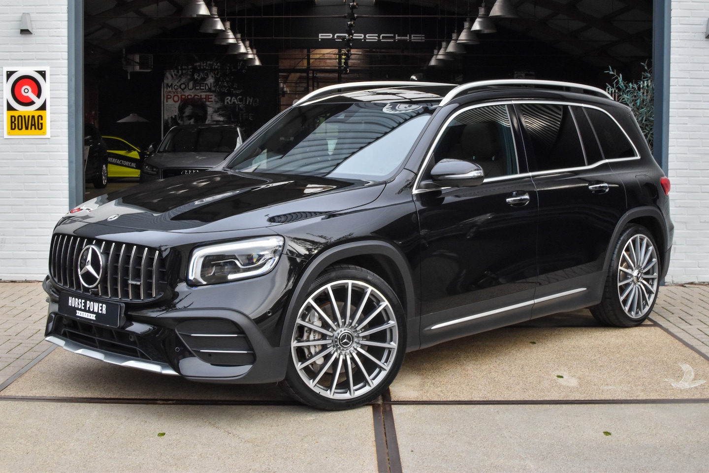 Mercedes-Benz GLB - AMG 35 4MATIC *Pano | 360° cam | 21" | ACC | Leder | Memory | Keyless | Blindspot | Clima - AutoWereld.nl