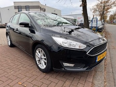 Ford Focus - 1.0 125pk 5deurs Lease Edition Leder, Airco/ECC, Navigatie Zeer Nette Auto