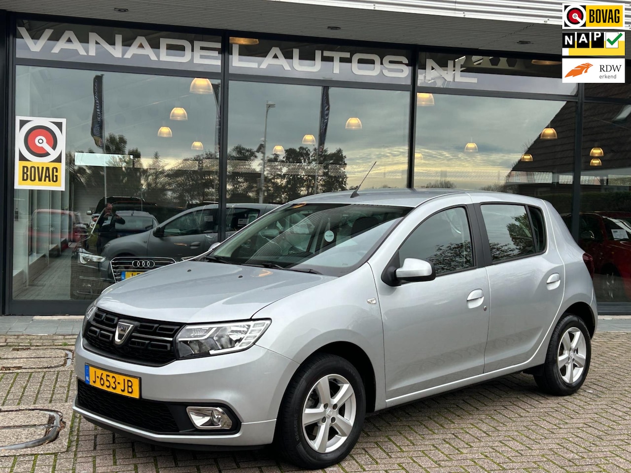 Dacia Sandero - 0.9 TCe Comfort Aut. 1e Eig! Navi Camera Park.Sens Airco NAP NL-Auto Dealeronderhouden! - AutoWereld.nl