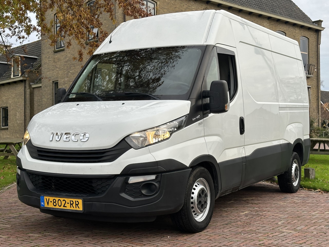 Iveco Daily - 35S14V 2.3 352 H2 L dealer onderh * 3500 trekgew - AutoWereld.nl