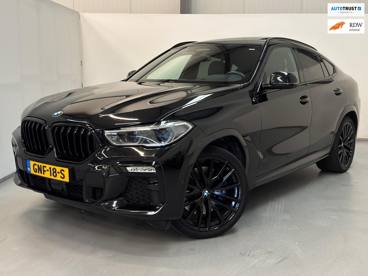 BMW X6 - M50i / Pano / Harman / Laser / HUD / Memory / CarPlay - AutoWereld.nl