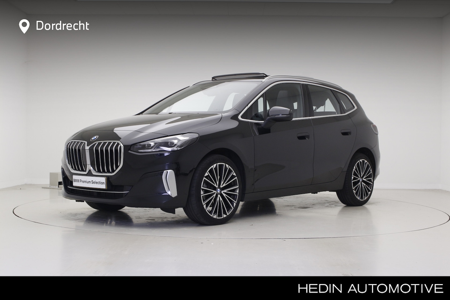 BMW 2-serie Active Tourer - 218i Luxury Line | 19" | Camera | Elek. Verst. Stoelen | Trekhaak | Panorama - AutoWereld.nl