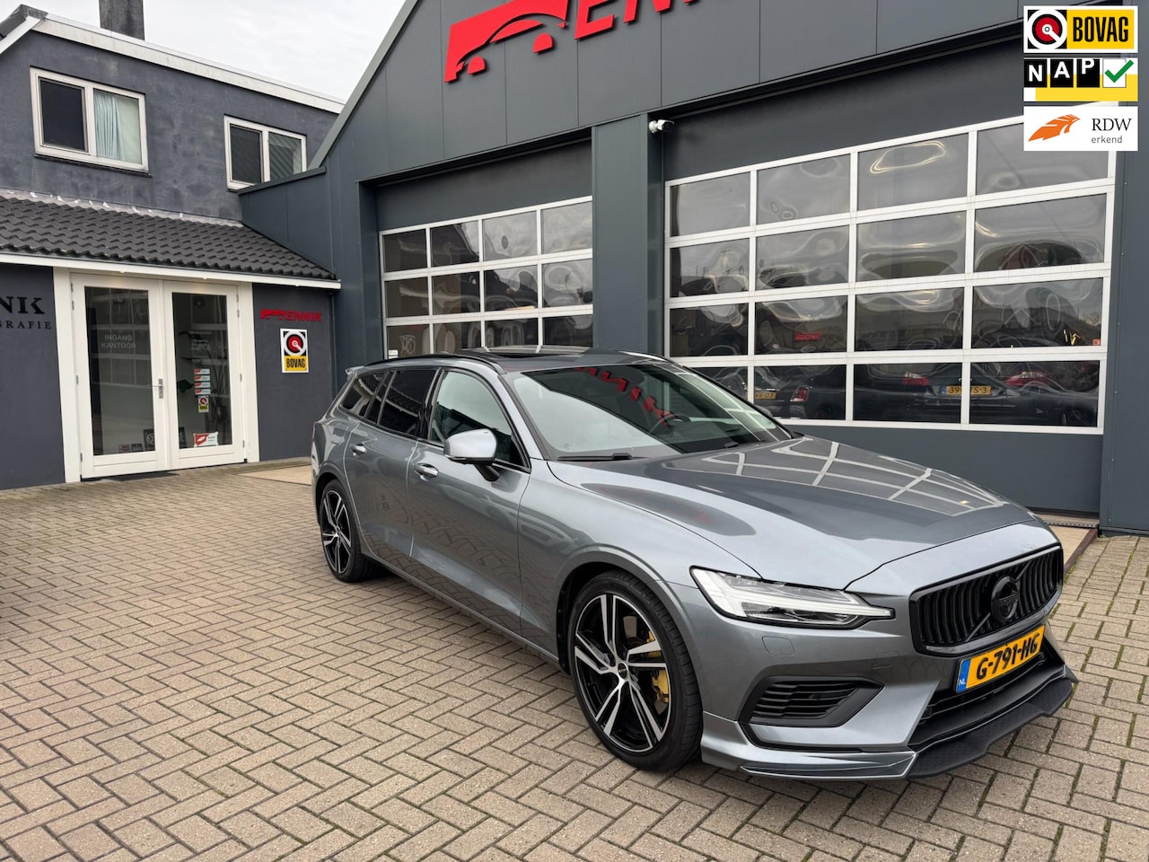 Volvo V60 - 2.0 T8 Twin Engine AWD Inscription / Pano / 360 Cam / Head-Up / H&K / Full Option . - AutoWereld.nl
