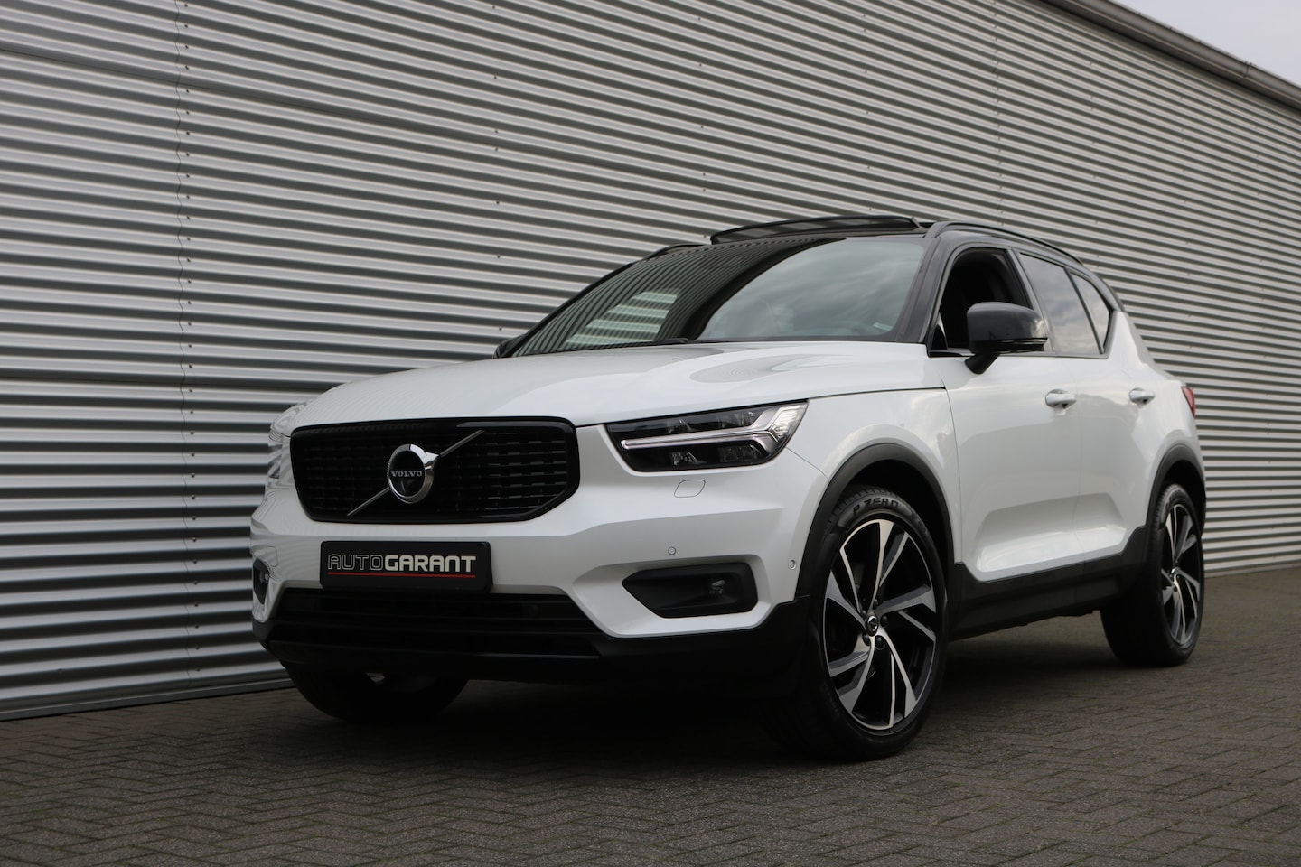Volvo XC40 - 2.0 T5 AWD R-Design 2.0 T5 AWD R-Design 248PK (Panoramadak Sportleder/Memory Navi 360Camera HarmanKardon Trekh - AutoWereld.nl