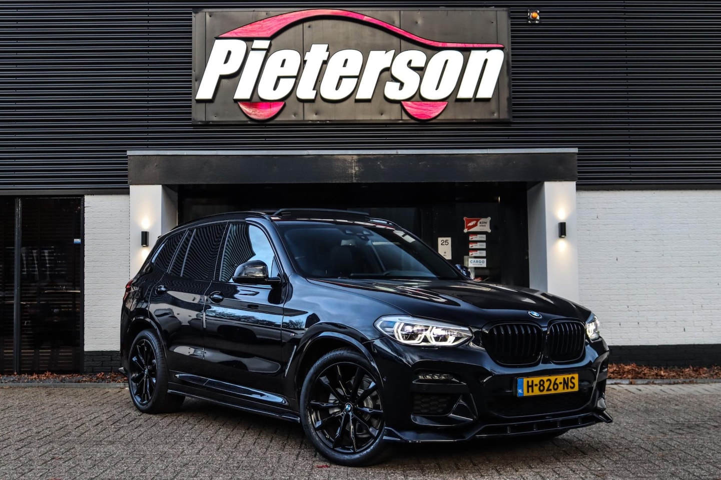 BMW X3 - SDrive20i M PAKKET 1E EIGENAAR NAP PANO CAMERA MAXTON - AutoWereld.nl