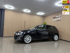 Volkswagen Golf - 1.2 TSI Business Edition Connected * Automaat / Navigatie / Camera / Trekhaak / NL Auto