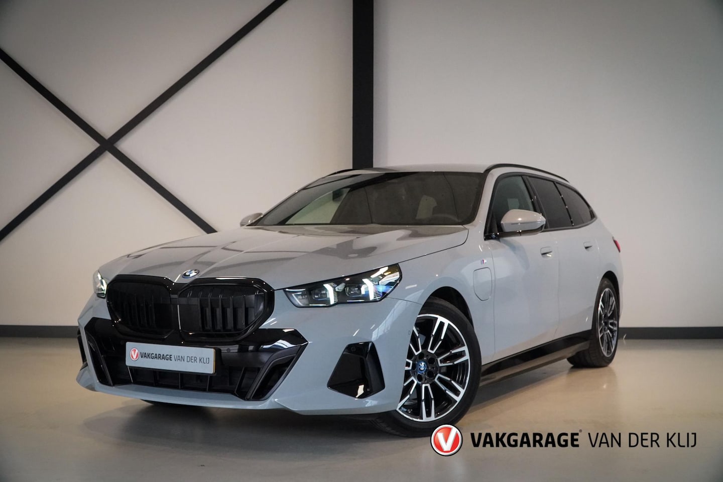 BMW 5-serie Touring - 530e M-Sport | Trekhaak | Stoel/Stuurverw. | Adapt. LED | Camera | - AutoWereld.nl