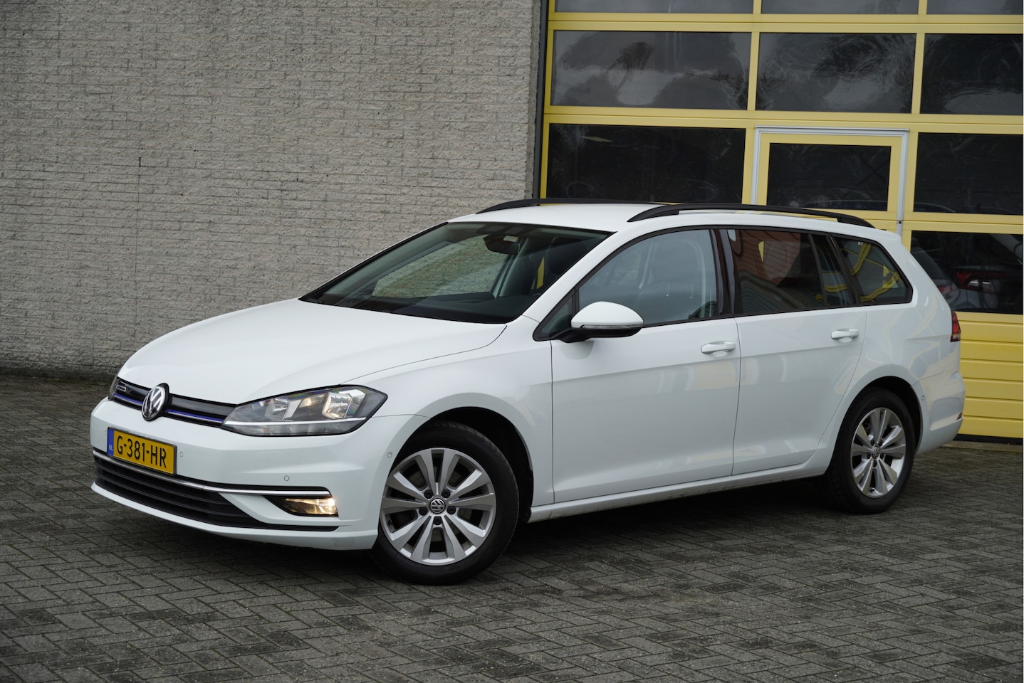 Volkswagen Golf Variant - 1.5 TGI CNG 131PK! Automaat Comfortline BJ2019 Lmv 16" | Led | Pdc | Elek. trekhaak | Clim - AutoWereld.nl