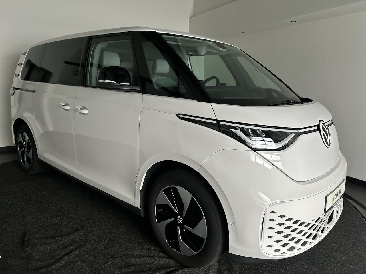 Volkswagen ID. Buzz - Pro 77kWh | 19" Tilburg  Velgen | Park Assist  | LED | Camera | Schuifdeuren Links & Recht - AutoWereld.nl