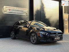 Mercedes-Benz A-klasse - 180 Automaat | 2020 | 70.664 km | Apple CarPlay | Adaptive Cruise | Ambient Light | Dealer