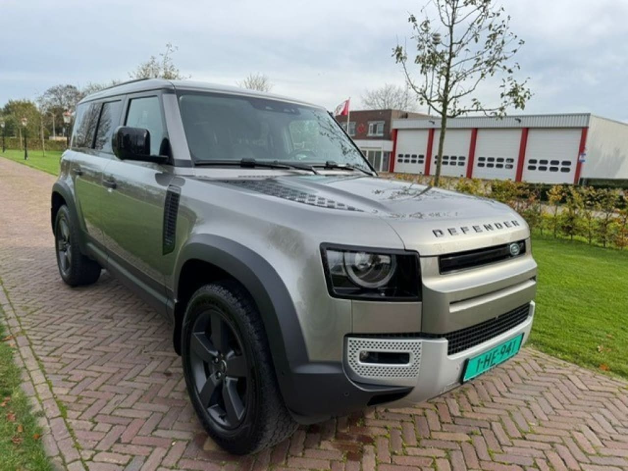 Land Rover Defender 110 - 110 P400e 221 kW 1e eigenaar dealeronderhouden - AutoWereld.nl