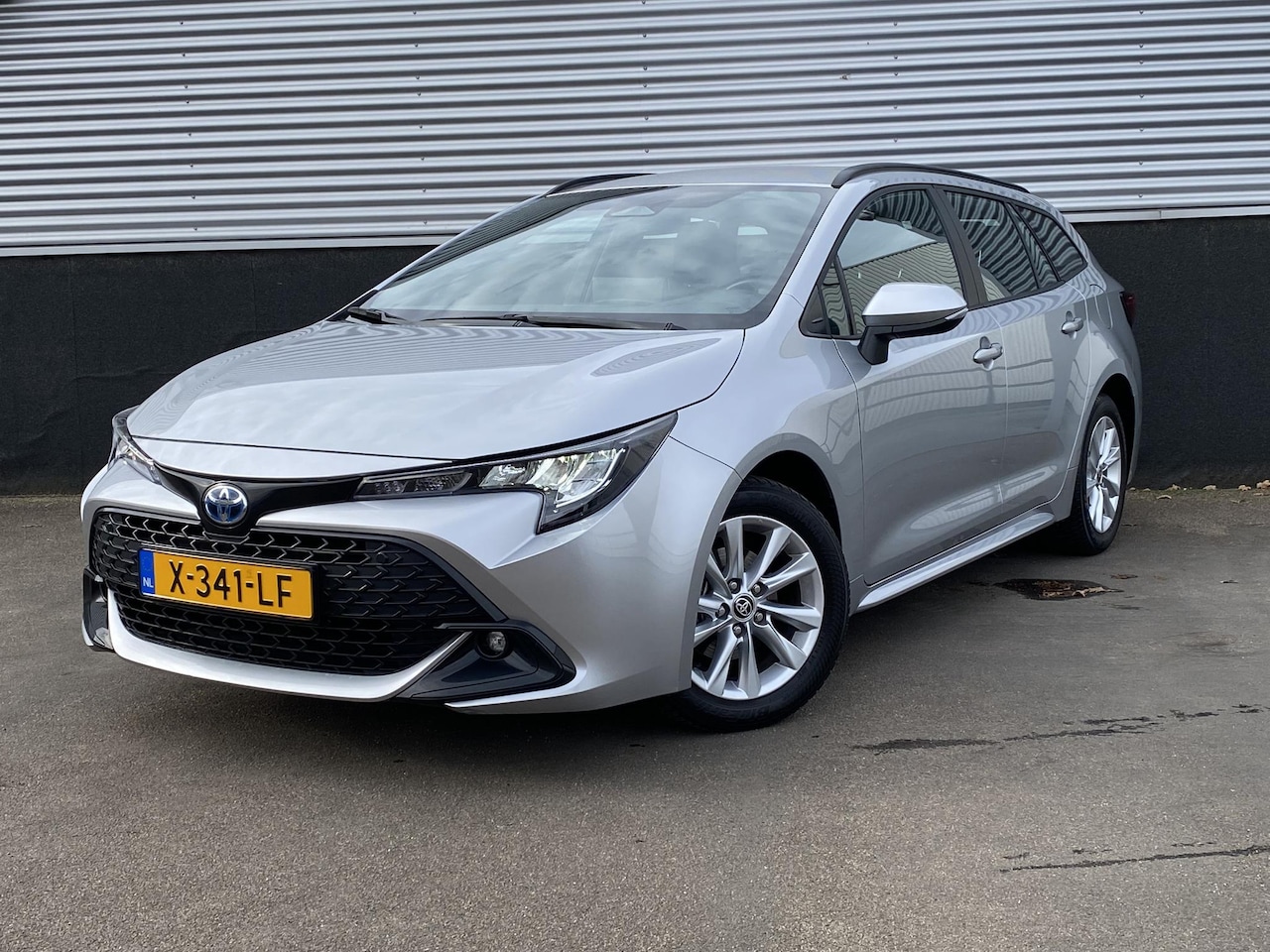 Toyota Corolla Touring Sports - Hybrid 140 Active Adaptieve cruise control, achteruitrij camera, navigatie Apple CarPlay/A - AutoWereld.nl