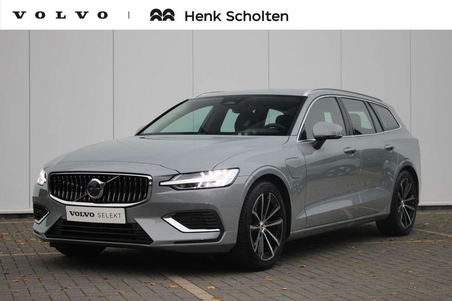 Volvo V60 - T6 350PK Plug-in hybrid AWD Essential Bright | Adaptive Cruise & Pilot Assist | Moritz Led - AutoWereld.nl
