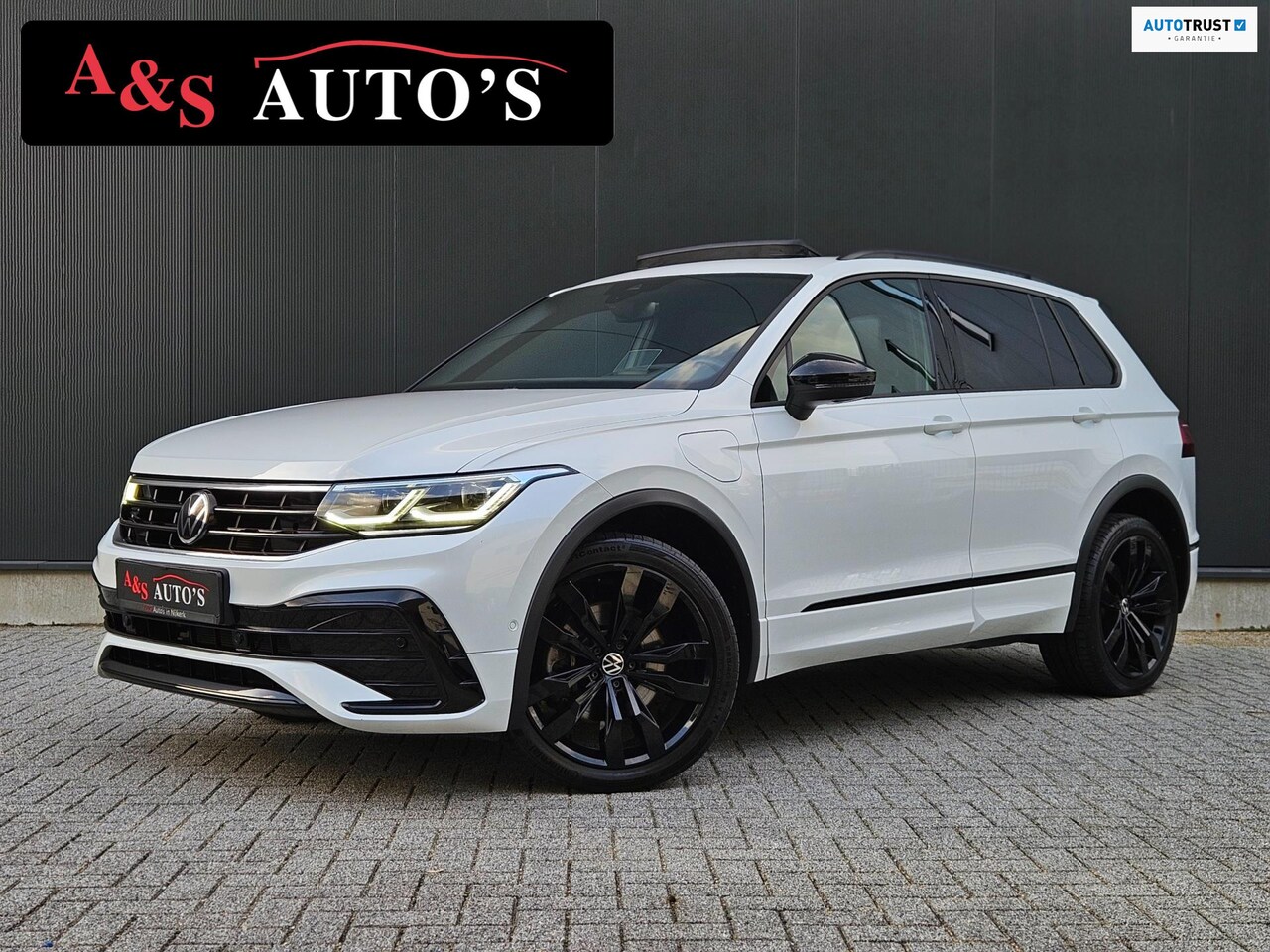 Volkswagen Tiguan - 1.4 TSI eHybrid 245pk 3x R line Panodak Acc 360camera Trekhaak HUD Keyless - AutoWereld.nl