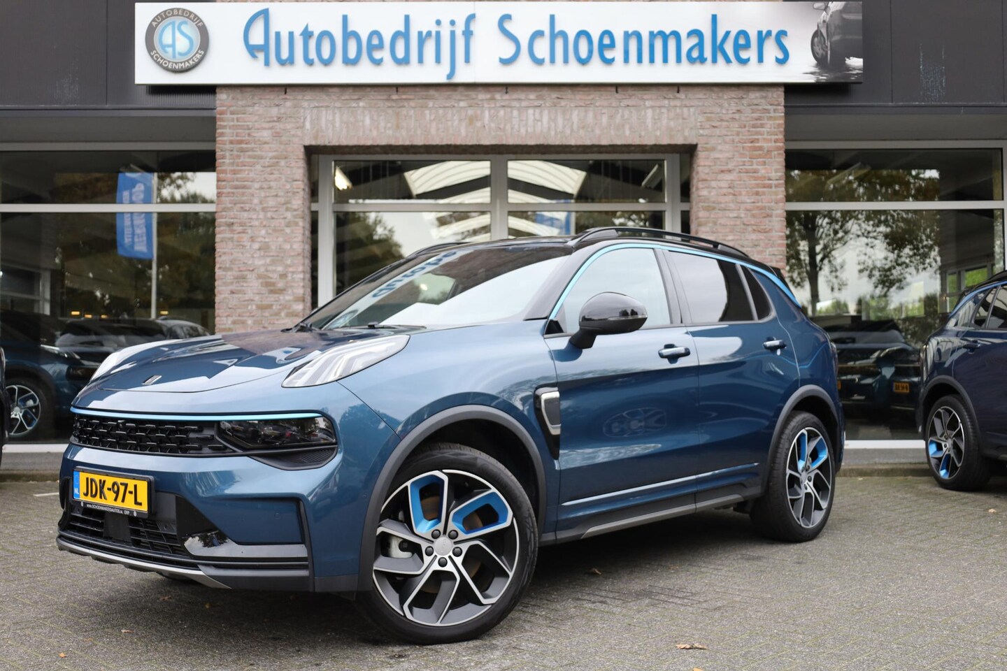 Lynk & Co 01 - 1.5 261PK! 6.6 Kwh LADEN! MY23 ZWARTE-HEMEL 360-CAMERA PANO/SCHUIF INFINITY ZWARTE-HEMEL D - AutoWereld.nl