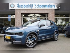 Lynk & Co 01 - 1.5 261PK 6.6 Kwh LADEN MY23 ZWARTE-HEMEL 360-CAMERA PANO/SCHUIF INFINITY ZWARTE-HEMEL DAB