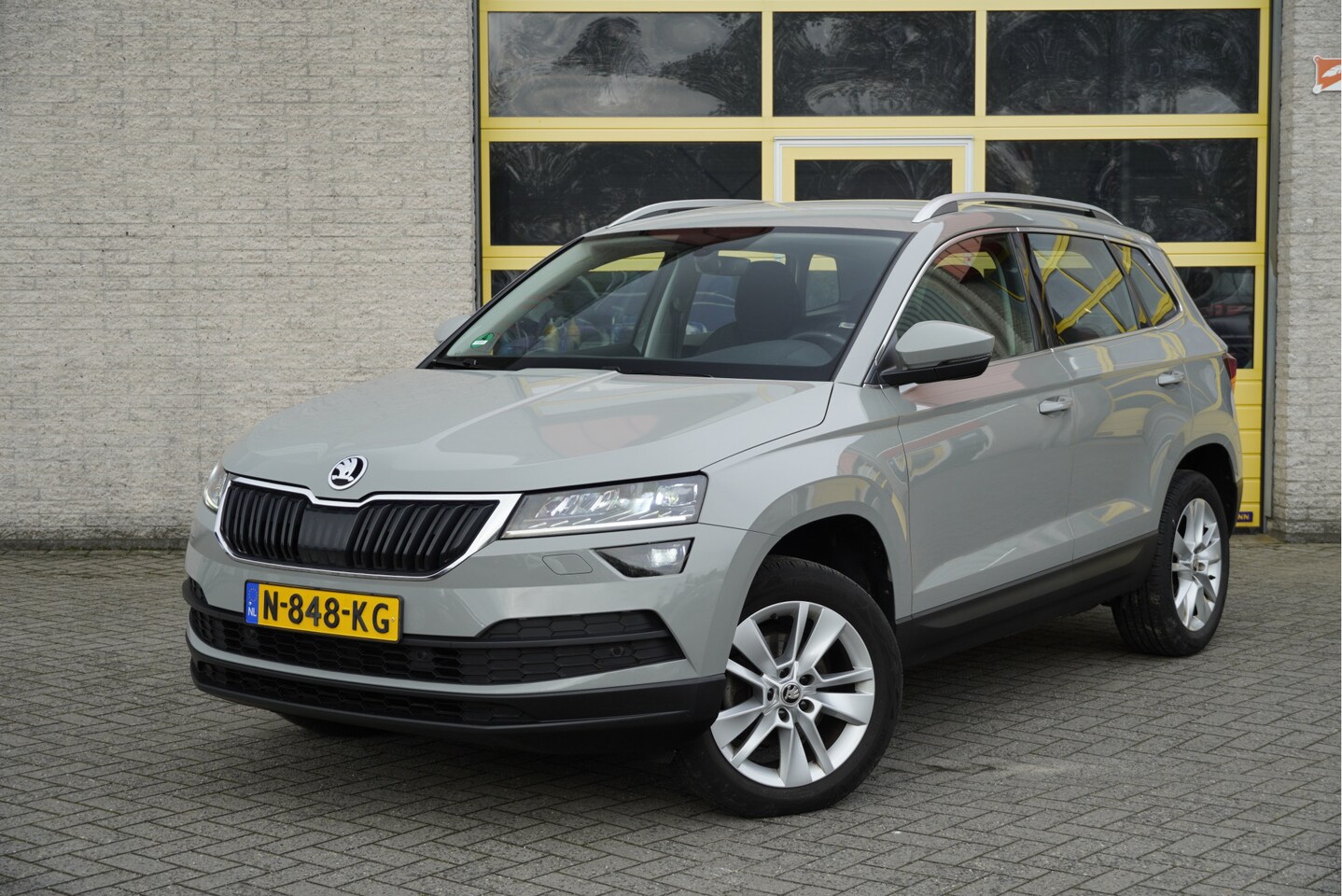 Skoda Karoq - 1.0 TSI Business Edition Plus BJ2021 Lmv 17" | Led | Pdc | Navi | Keyless entry | Achterui - AutoWereld.nl