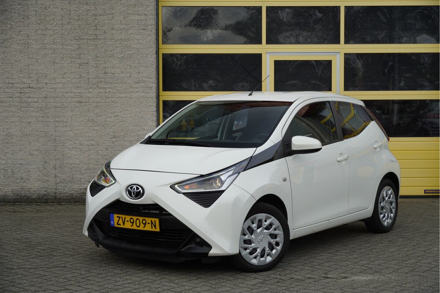 Toyota Aygo - 1.0 VVT-i 5drs X-Play Limited BJ2019 Led | Navi | Achteruitrijcamera | App-Connect | Airco - AutoWereld.nl