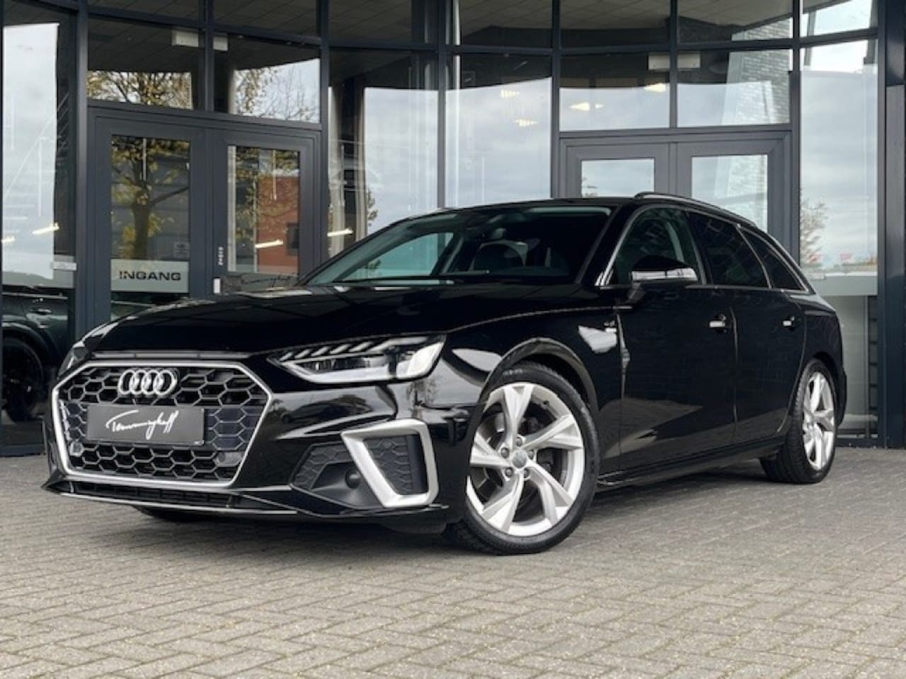 Audi A4 - 35 TFSI S-LINE AUT. - VIRTU - LEDER - EL. TREKH. - 18 INCH - AutoWereld.nl