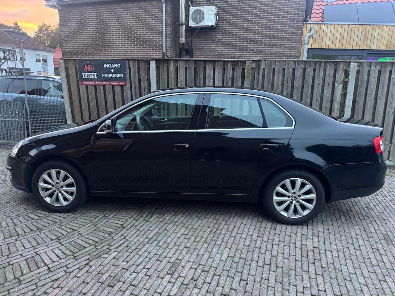 Volkswagen Jetta - 1.6 FSI Comfortline Business 1.6 FSI Comfortline Business - AutoWereld.nl