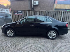 Volkswagen Jetta - 1.6 FSI Comfortline Business