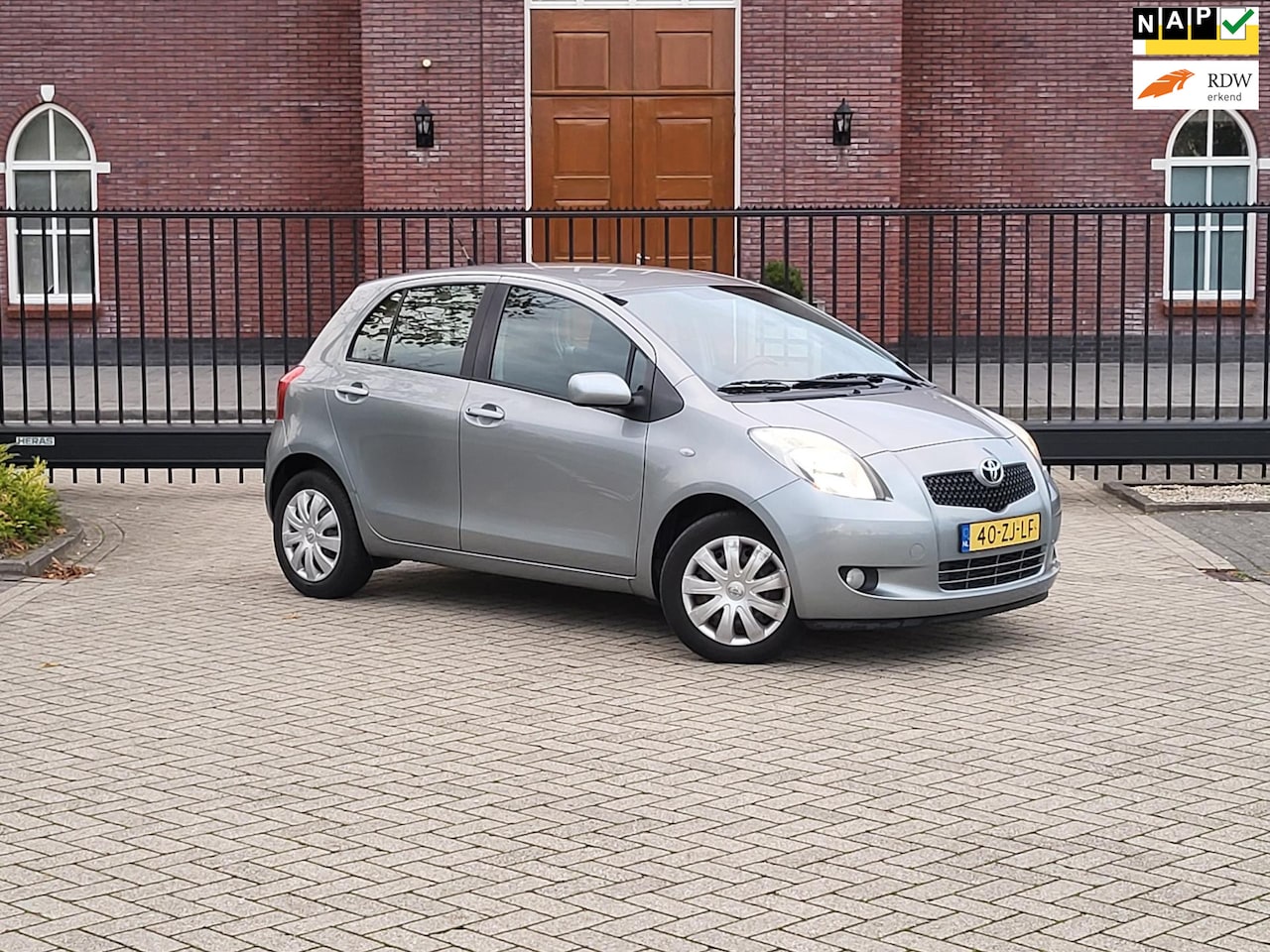 Toyota Yaris - 1.3 VVTi Sol / Airco / 5 drs / Nap / Nieuwe Apk / Trekhaak - AutoWereld.nl