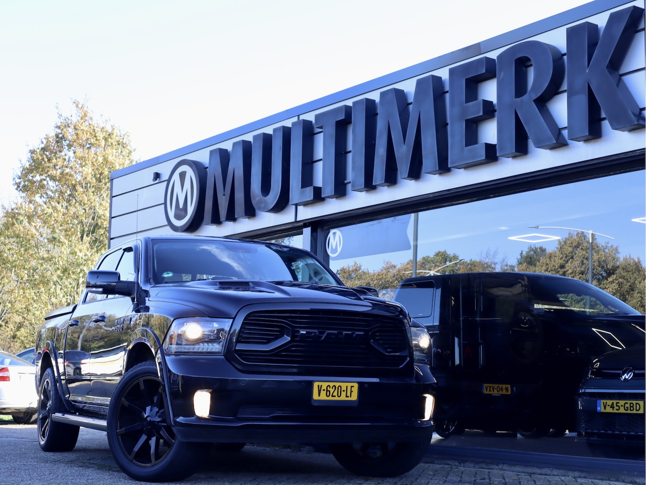 Dodge Ram 1500 - 5.7 V8 4x4 SPORT BLACK EDITION LPG G3 - AutoWereld.nl