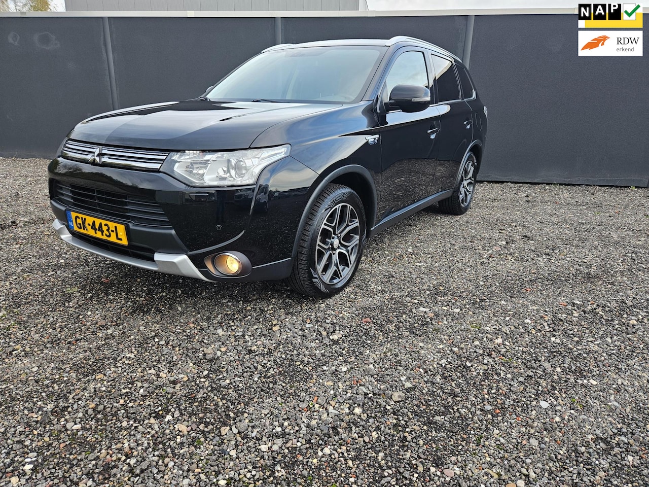 Mitsubishi Outlander - 2.0 PHEV Limited Edition X-Line AUT.CAMERA/LEDER/SCHUIFDAK/TREKHAAK - AutoWereld.nl