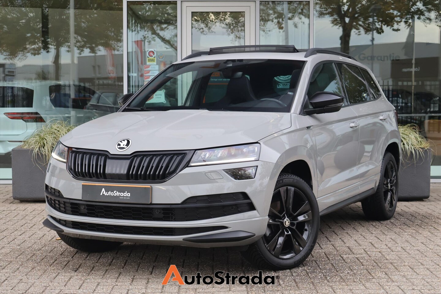 Skoda Karoq - 1.5 SportLine TSI ACT 150pk | LED | Pano | Virtual | Camera | Navi | Keyless | Climate | A - AutoWereld.nl