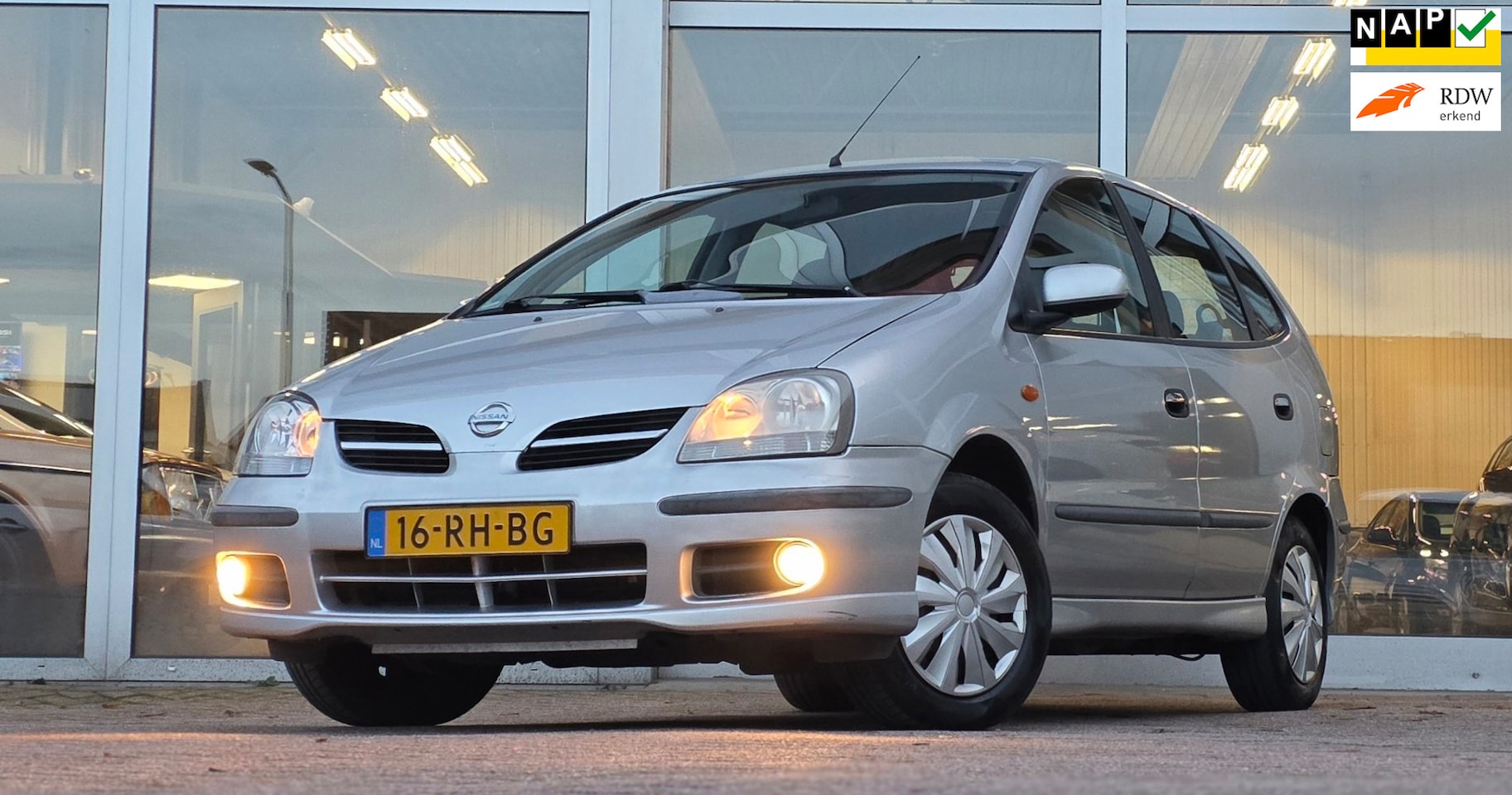 Nissan Almera Tino - 1.8i 16V Acenta A/T 100% onderhouden Trekhaak Camera Navi - AutoWereld.nl