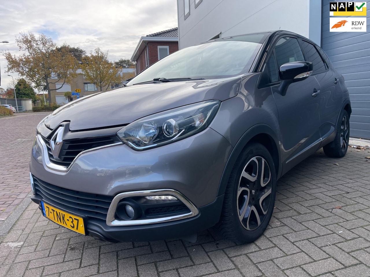 Renault Captur - 0.9 TCe Dynamique/R-Link/Camera/Navi/Cruise-c/Climate-c/Aux/Volledig-onderhouden/Trekhaak/ - AutoWereld.nl
