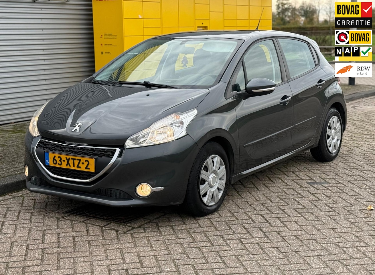 Peugeot 208 - 1.2 VTi 5Drs Airco Parkeersensoren Navi Distributie v.v - AutoWereld.nl