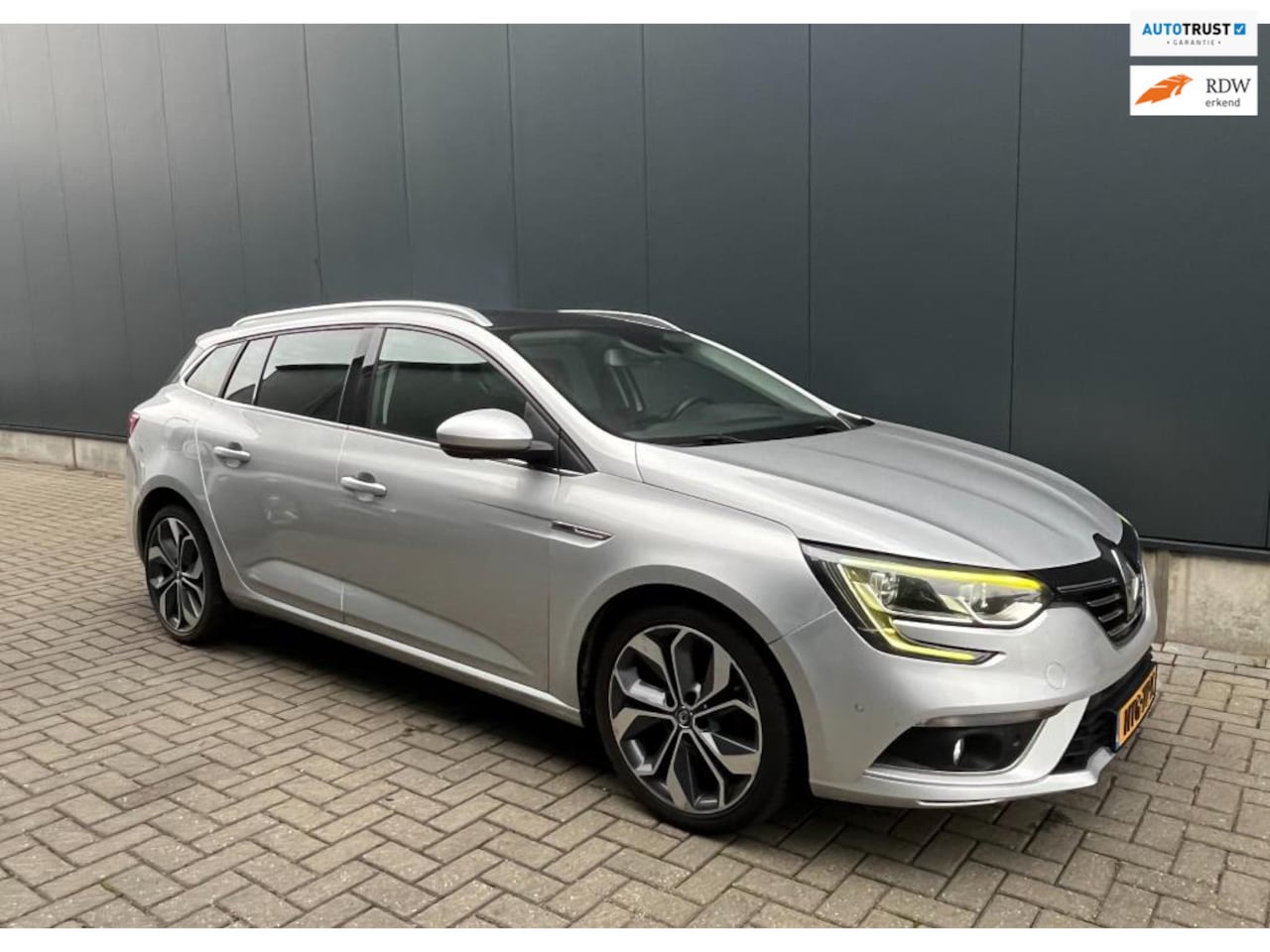 Renault Mégane Estate - 1.2 TCe Bose OPEN DAK, 130PK, Groot scherm - AutoWereld.nl