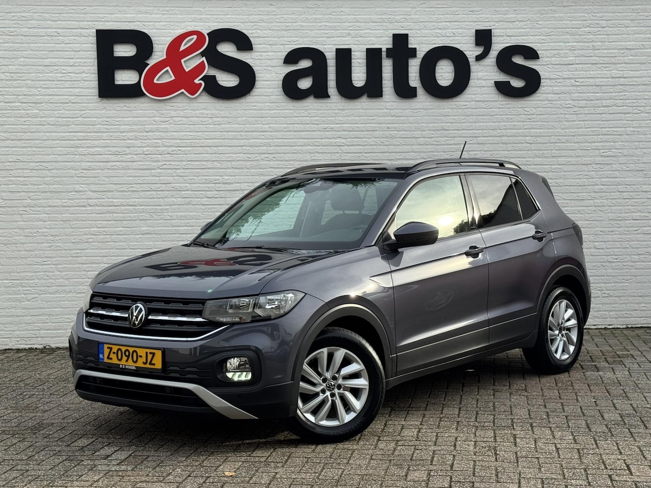 Volkswagen T-Cross - 1.0 TSI Life Adaptive cruise control Climate control DAB radio Achteruitrijcamera Navi - AutoWereld.nl
