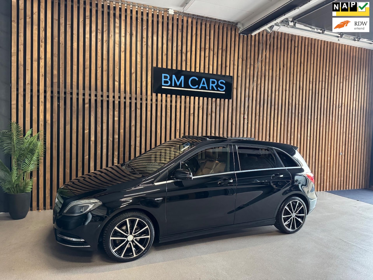 Mercedes-Benz B-klasse - 200 Ambition AUTOMAAT,Pano,Xenon,Leer - AutoWereld.nl