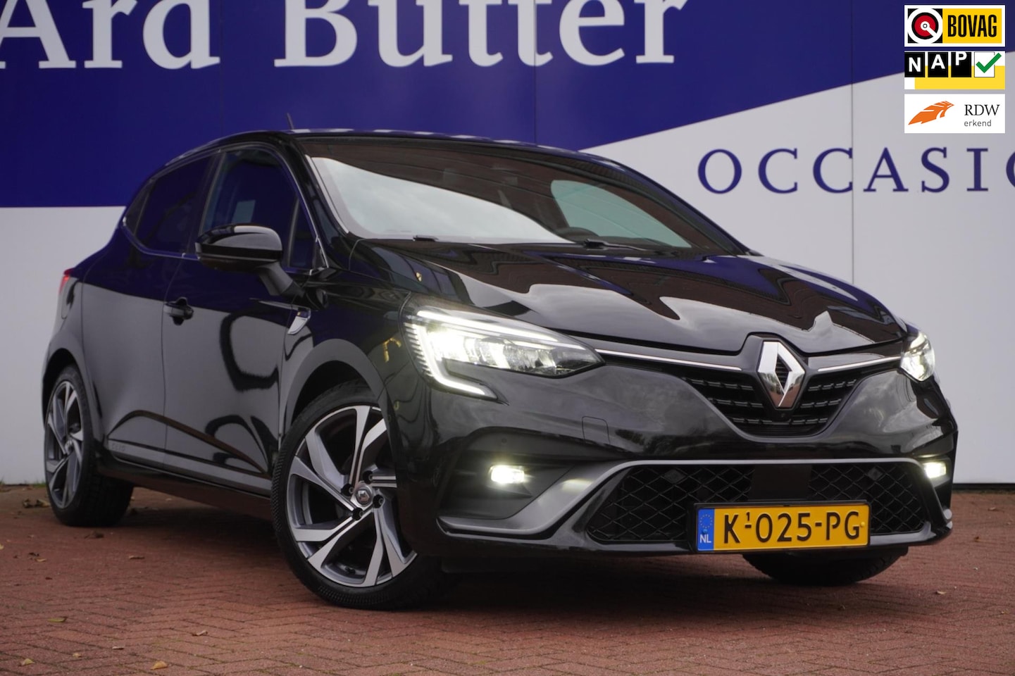 Renault Clio - 1.6 E-Tech Hybrid 140 R.S. Line+Led+Navi+360-camera+parkeer-assis+dode-Hoek-detectie+Half- - AutoWereld.nl