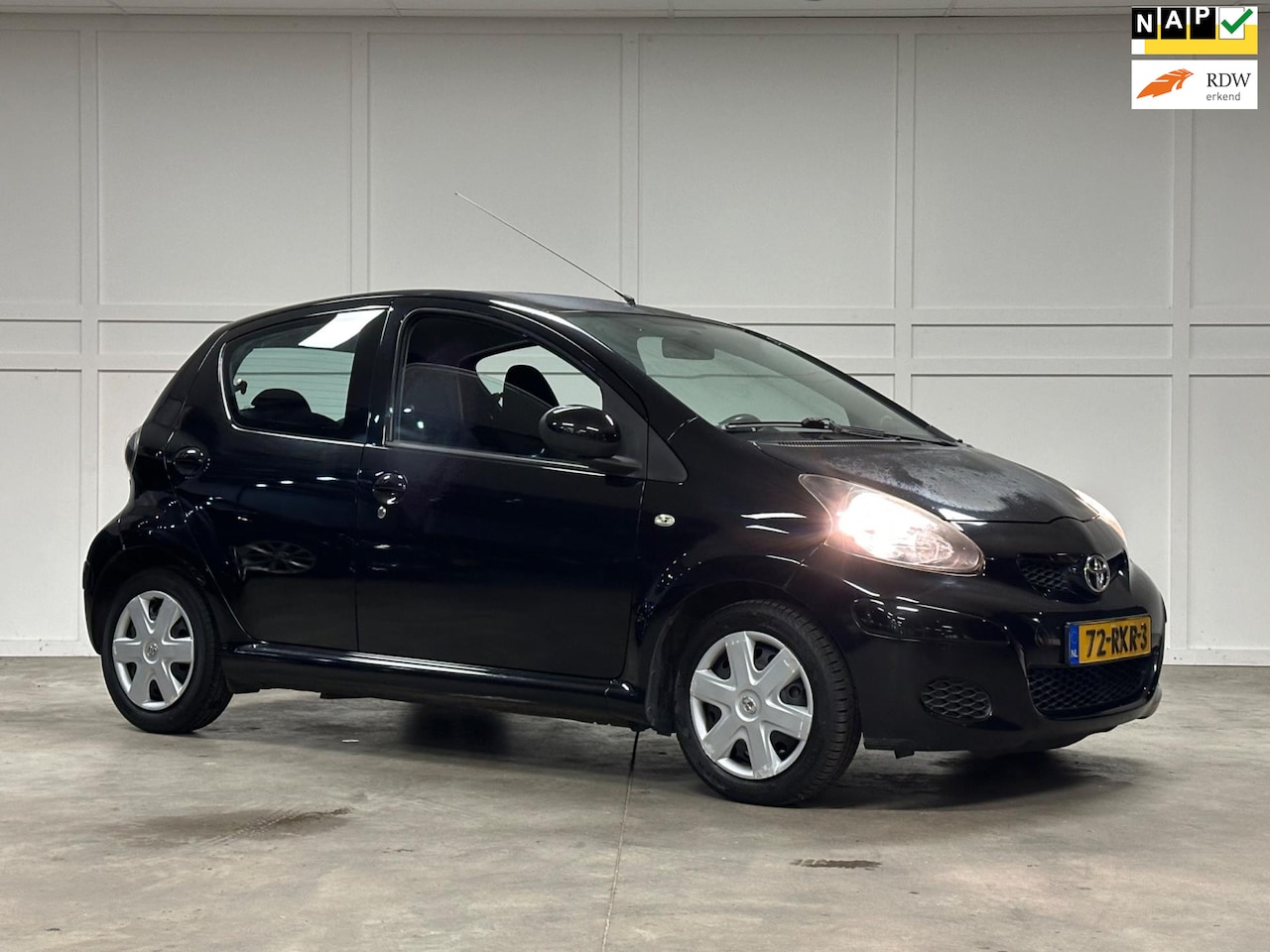Toyota Aygo - 1.0-12V Comfort Navigator / 2011 / Airco / Navigatie - AutoWereld.nl