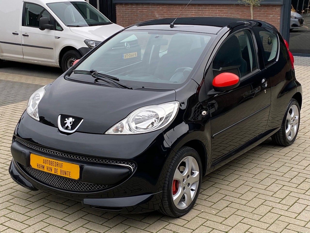 Peugeot 107 - 1.0-12V street racing sport NIEUWSTAAT AIRCO L.M. VELGEN ELEKTR PAKKET - AutoWereld.nl
