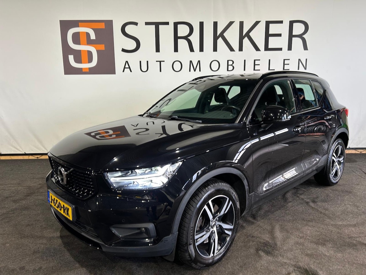 Volvo XC40 - 2.0 T4 R-Design 2.0 T4 R-Design - AutoWereld.nl