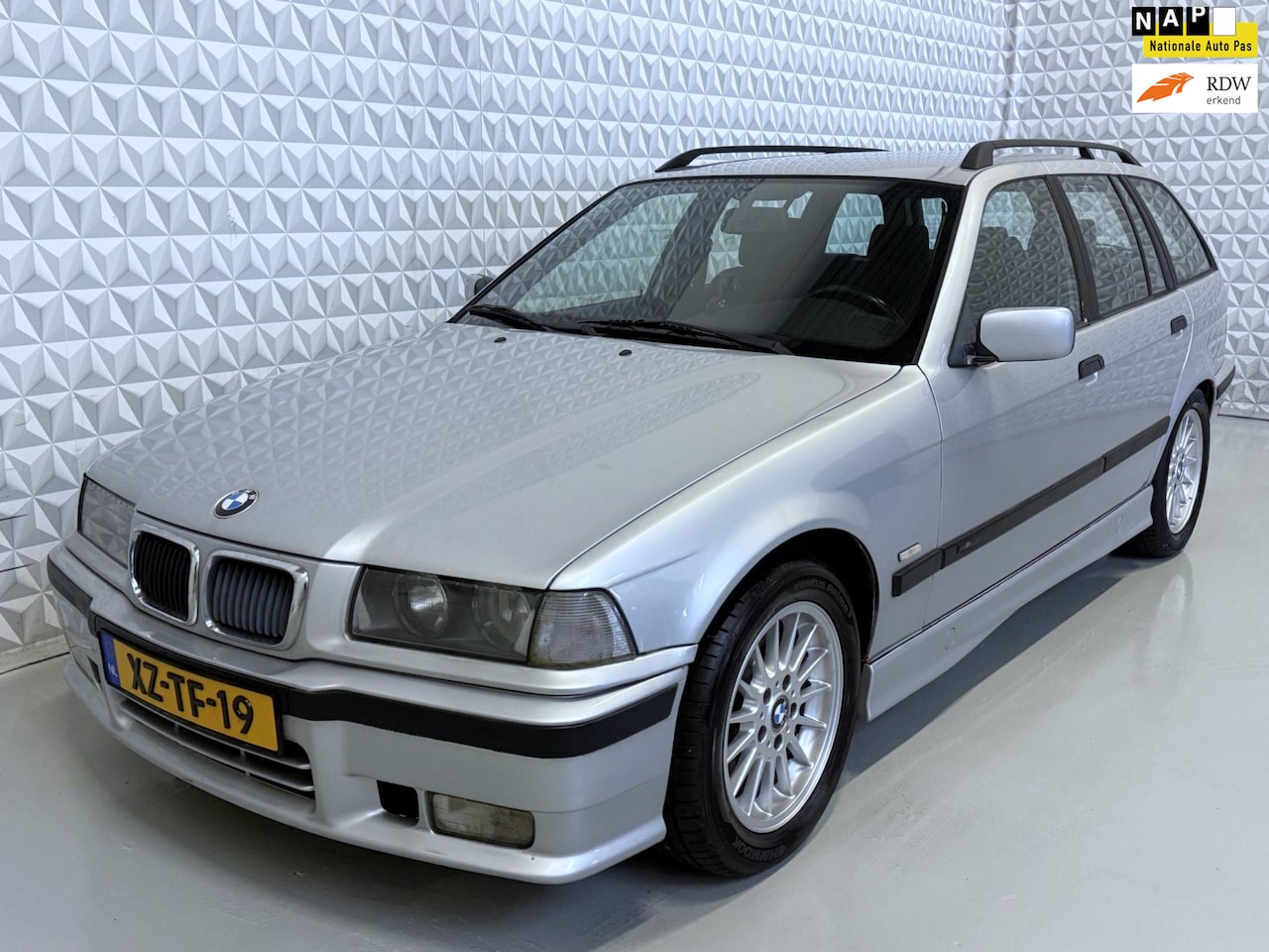 BMW 3-serie Touring - 323i Sport Edition uit 1e familie! (1999) - AutoWereld.nl