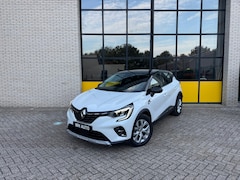 Renault Captur - 1.6 E-Tech Plug-in Hybrid Groot navi, Lage KM-stand