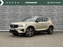 Volvo XC40 - 2.0 B4 Plus Dark | Trekhaak | Adaptive cruise control | Verwarmbare voorruit | Dode hoek d