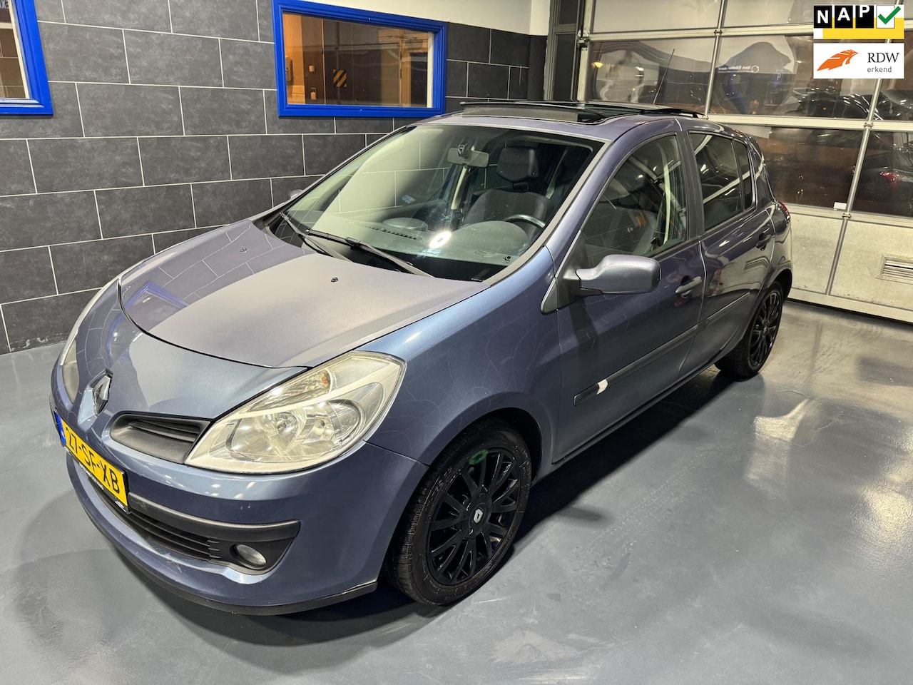 Renault Clio - 1.6-16V - Automaat - Panoromadak - Airco - Parkeersensoren - Cruise Control - NAP - Nw. AP - AutoWereld.nl