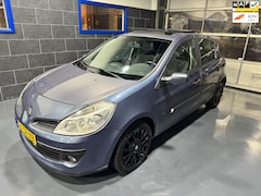 Renault Clio - 1.6-16V - Automaat - Panoromadak - Airco - Parkeersensoren - Cruise Control - NAP - Nw. AP