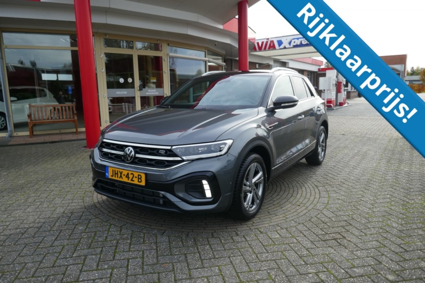 Volkswagen T-Roc - 1.5 TSI R-LINE EDITION  360 CAMERA / STOELVERWARMING / TREKHAAK - AutoWereld.nl