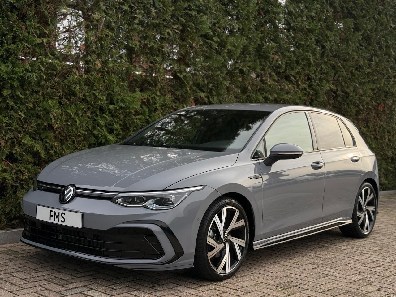Volkswagen Golf - 1.5 eTSI 3x R-Line CarPlay Camera - AutoWereld.nl